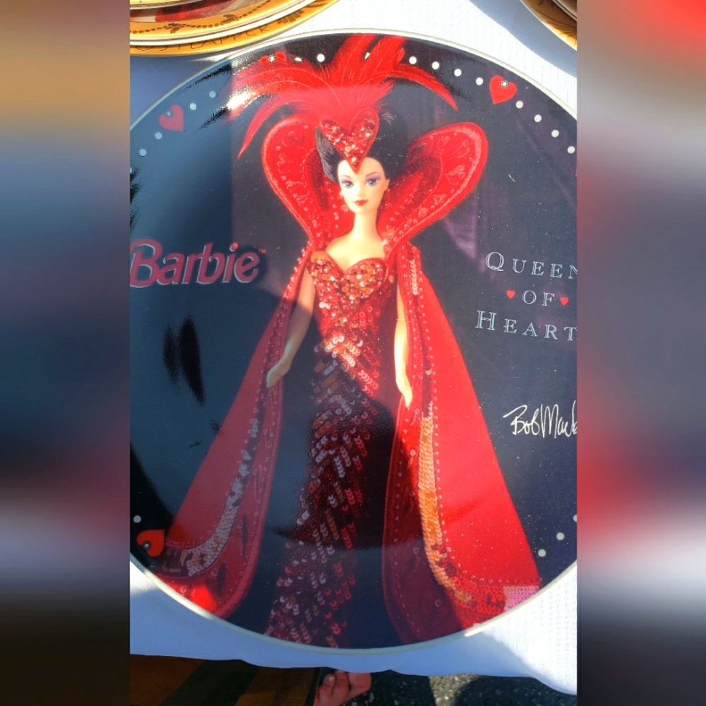 Multiple Collectable Barbie porcelain plates - Picture 8 of 16